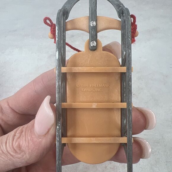 1984 Nostalgic Sled Hallmark Ornament‎ - Picture 3 of 8